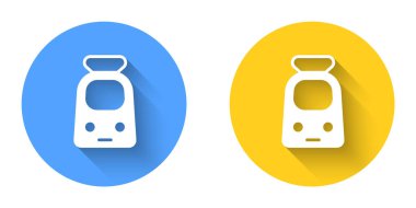 Beyaz Tren ve demiryolu ikonu uzun gölgeli arka planda izole edildi. Toplu taşıma sembolü. Metro treni nakliyesi. Metro yeraltı. Çember düğmesi. Vektör