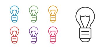 Beyaz arkaplanda izole edilmiş çizgi yaratıcı lamba fikri simgesi belirle. Fikirler ilham, icat, etkili düşünme, bilgi ve eğitim kavramları. Simgeleri renklendirin. Vektör