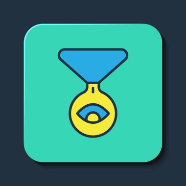 Mavi arka planda izole edilmiş göz ikonu olan bir zincirin ana hatları. Gözlü tılsım. Turkuaz kare düğme. Vektör