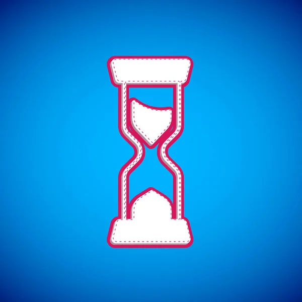 Reloj de arena blanco viejo con el icono de arena que fluye aislado sobre fondo azul. Señal de reloj de arena. Concepto de negocio y gestión del tiempo. Vector — Archivo Imágenes Vectoriales