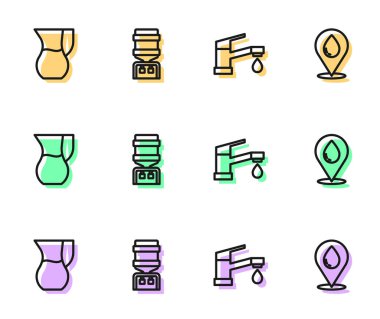 Musluk sürahisi bardağını su soğutuculu ayarla ve konum simgesini bırak. Vektör.