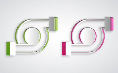 Kağıt kesiği otomotiv turbo şarj ikonu gri arka planda izole edildi. Araç performans turboyu. Turbo kompresör indüksiyonu. Kağıt sanatı tarzı. Vektör