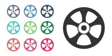 Beyaz arka planda izole edilmiş araba simgesi için siyah alçı tekerleği. Simgeleri renklendirin. Vektör