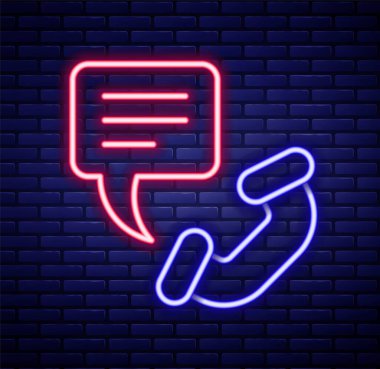 Parlayan neon hattı Telefon Tuğla duvar arkasında 24 saat destek ikonu izole edildi. Tüm gün müşteri destek merkezi. Tam zamanlı çağrı servisi. Renkli taslak konsepti. Vektör