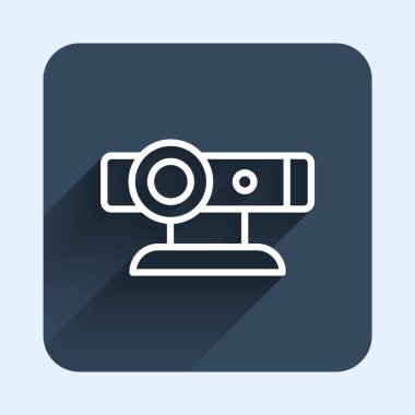 Beyaz çizgi Web kamera simgesi uzun gölge arkaplanı ile izole edildi. Sohbet kamerası. Web kamerası simgesi. Mavi kare düğme. Vektör