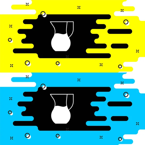 黒の背景に水のアイコンが隔離されたホワイトジュグガラス 水用のケトル 飲料水とガラスデカンタ ベクトル — ストックベクタ