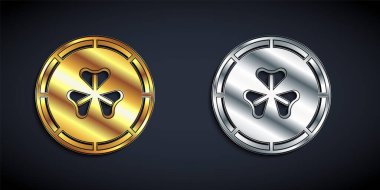 Altın ve gümüş altın renkli leprikon sikke ve siyah arka planda izole edilmiş yonca yaprağı simgesi. Aziz Patrick gününüz kutlu olsun. Ulusal İrlanda bayramı. Uzun gölge tarzı. Vektör