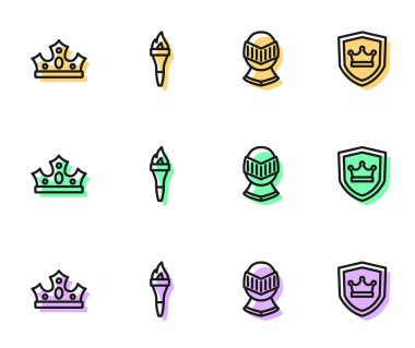 Ortaçağ miğferi, kral tacı, meşale alevi ve ikonlu kalkan. Vektör