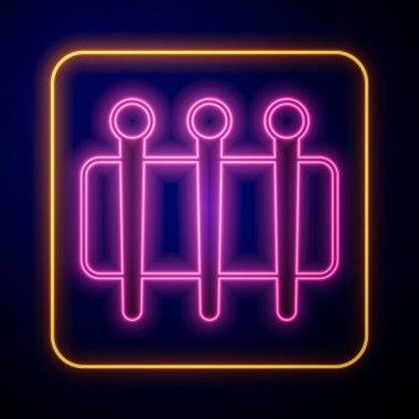 Siyah arkaplanda izole edilmiş simge dikmek için parlayan neon iğnesi. Terzi sembolü. Tekstil el sanatları tabelasını diker. Nakış aletleri. Vektör