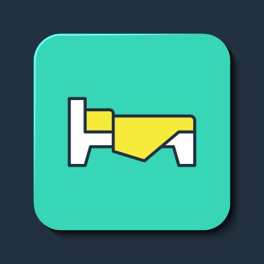 Doldurulmuş yatak simgesi mavi arkaplanda izole edildi. Turkuaz kare düğme. Vektör.