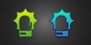 Siyah arka planda yeşil ve mavi renkli boks eldiveni simgesi var. Boks eldivenleri patlayıcıyla birbirine çarpıyor. Vektör