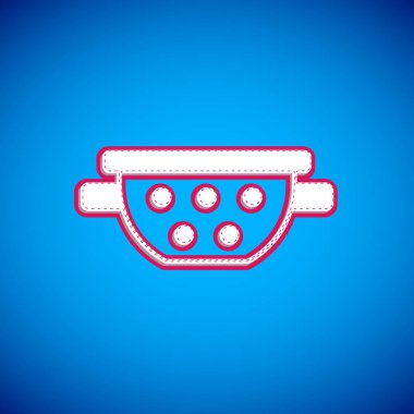 Beyaz Mutfak süzgeç simgesi mavi arkaplanda izole edilmiş. Mutfak aletleri. Çatal bıçak seti. Vektör