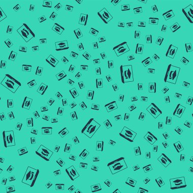 Ekran dizüstü bilgisayar simgesindeki siyah mezuniyet başlığı yeşil arkaplanda izole edilmiş pürüzsüz desen. Çevrimiçi öğrenme ya da e-öğrenme kavramı. Vektör