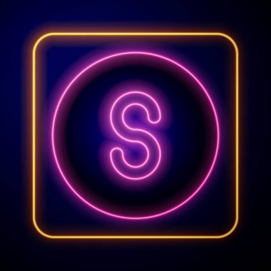 Parlayan neon pusula güney simgesi siyah arkaplanda izole edildi. Rüzgâr yön bulma sembolü. Rüzgar gül işareti. Vektör