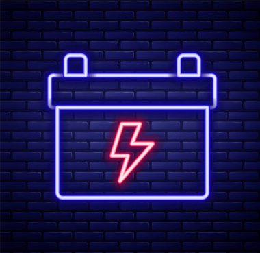 Parlayan neon hattı araba aküsü ikonu tuğla duvar arka planında izole edildi. Akümülatör bataryası enerji ve elektrik akümülatörü bataryası. Renkli taslak konsepti. Vektör.