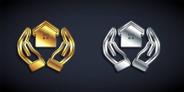 Altın ve gümüş renkli ev siyah arka planda izole edilmiş. Sigorta konsepti. Güvenlik, güvenlik, koruma, konsept koruma. Uzun gölge tarzı. Vektör.
