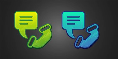 Yeşil ve mavi telefon. Siyah arka planda 24 saat destek ikonu var. Tüm gün müşteri destek merkezi. Tam zamanlı çağrı servisi. Vektör.