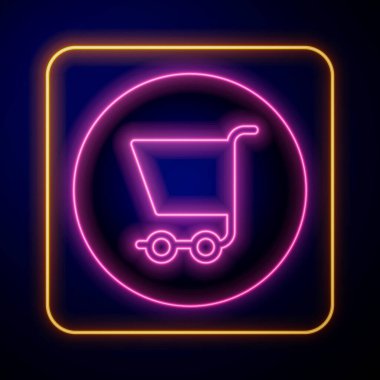 Parlayan neon alışveriş arabası simgesi siyah arka planda izole edildi. İnternetten satın alma konsepti. Servis tabelası. Süpermarket sepeti sembolü. Vektör.