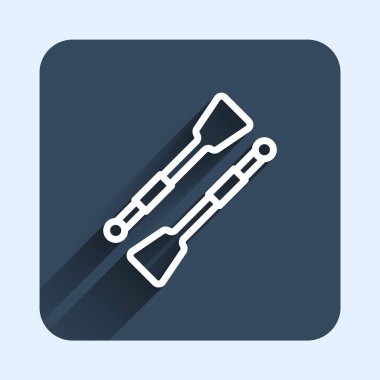 Kürekler ya da kürekler beyaz çizgi. Tekne simgesi uzun gölge arkaplanı ile izole edilmiş. Mavi kare düğme. Vektör.