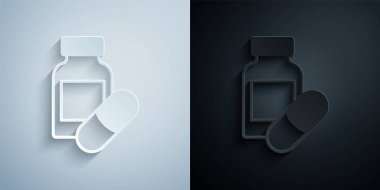 Kağıt kesiği uyku hapı ikonu gri ve siyah arka planda izole edilmiş. Kağıt sanatı tarzı. Vektör.