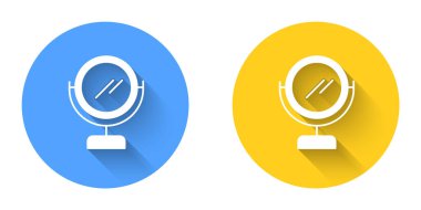 Beyaz yuvarlak makyaj aynası ikonu uzun gölge arkaplan izole. Çember düğmesi. Vektör