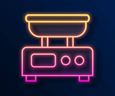 Parlayan neon hattı Elektronik ölçek simgesi siyah arkaplanda izole edildi. Ağırlık ölçüm aletleri. Vektör.