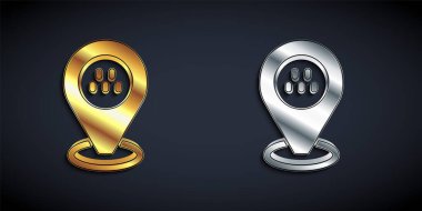 Siyah arkaplanda izole edilmiş taksi ikonu olan altın ve gümüş harita işaretçisi. Konum sembolü. Uzun gölge tarzı. Vektör