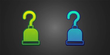 Yeşil ve mavi korsan kancası simgesi siyah arkaplanda izole edildi. Mutlu Cadılar Bayramı Partisi. Vektör.