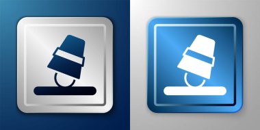 Beyaz Oyun yüksük ikonu mavi ve gri arkaplanda izole edildi. Top ve cam. Şans ve servet kavramı. Gümüş ve mavi kare düğme. Vektör.