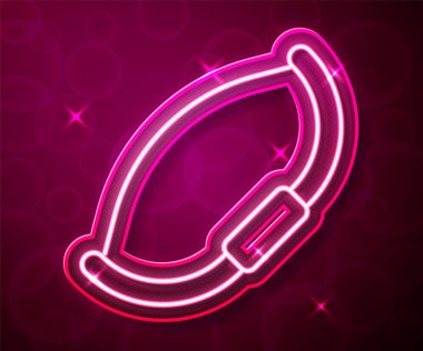 Parlayan neon hattı Ortaçağ yay simgesi kırmızı arkaplanda izole edildi. Ortaçağ silahı. Vektör.