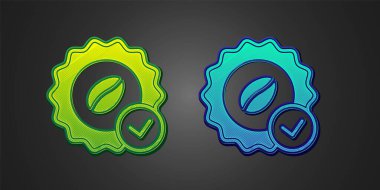 Siyah arka planda izole edilmiş kahve ikonu için yeşil ve mavi madalya. Kaliteli kahve rozeti. Vektör.