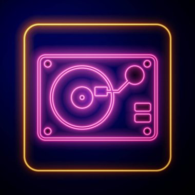 Siyah arkaplanda izole edilmiş vinil disk simgesi olan parlak neon vinil oynatıcı. Vektör