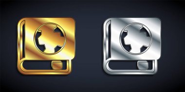 Altın ve gümüş Dünya küresi ve kitap ikonu siyah arka planda izole edildi. Dünya ya da Dünya işareti. Küresel internet sembolü. Geometrik şekiller. Uzun gölge tarzı. Vektör.