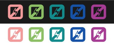 Siyah beyaz arkaplanda izole edilmiş yıldırım simgesi yok. Elektrik yok. Vektör.