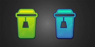 Siyah arka planda izole edilmiş yeşil ve mavi çay ikonu. Vektör.