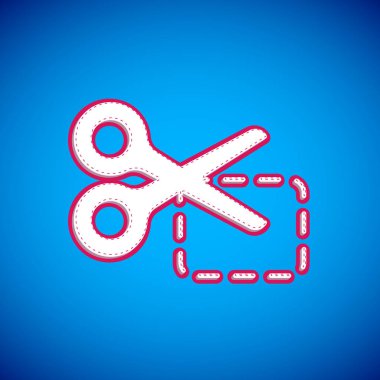 Beyaz Makas mavi arkaplanda izole edilmiş indirim kuponu simgesini keser. Online bir süpermarkette düşük fiyattan ya da yarı fiyatına satış yapma fikri. Vektör.