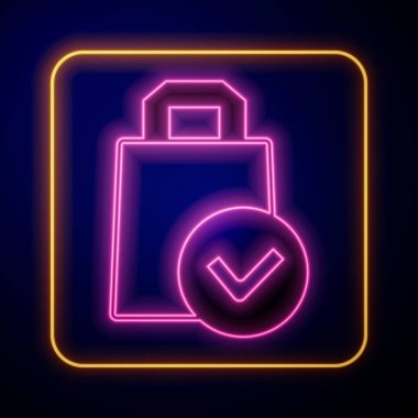 Parlayan neon kağıt poşet ikonu siyah arka planda izole edildi. Paket işareti. Vektör.