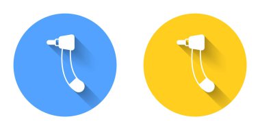 Beyaz Diş sondaj simgesi uzun gölge arkaplan izole. Delme ve öğütme aletleri için el işi. Çember düğmesi. Vektör.