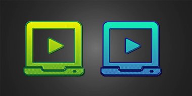 Siyah arkaplanda yeşil ve mavi Online oynatma simgesi izole edildi. Dizüstü bilgisayar ve oyun işaretli film şeridi. Vektör.