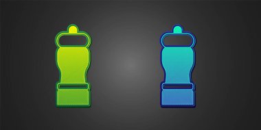 Siyah arkaplanda yeşil ve mavi Pepper simgesi var. Yemek pişirme baharatları. Vektör.