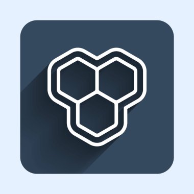 Beyaz çizgi bal peteği simgesi uzun gölge arkaplanı ile izole edildi. Bal hücrelerinin sembolü. Tatlı doğal yemek. Mavi kare düğme. Vektör.