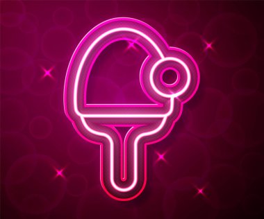 Masa tenisi ikonunu oynamak için parlak neon hattı raketi kırmızı arkaplanda izole edildi. Vektör.