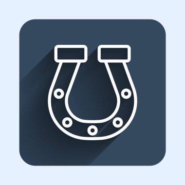 Beyaz çizgi at nalı simgesi uzun gölge arkaplan izole. Mavi kare düğme. Vektör.