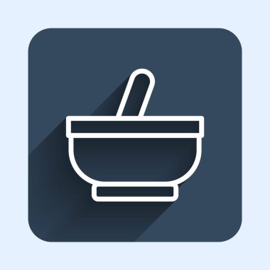 Beyaz çizgi havan ve tokmak simgesi uzun gölge arkaplan izole. Mavi kare düğme. Vektör.