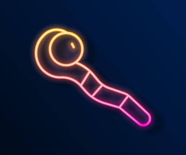 Parlayan neon hattı sihirli asa simgesi siyah arkaplanda izole edildi. Sihirli değnek, asa, değnek, değnek. Vektör.