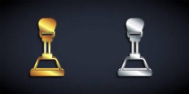 Siyah arkaplanda altın ve gümüş vites simgesi izole edildi. Elle iletim simgesi. Uzun gölge tarzı. Vektör.