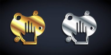 Siyah arkaplanda altın ve gümüş renkli Sünger simgesi var. Bulaşık yıkamak için bir tutam Bast. Temizlik servisi logosu. Uzun gölge tarzı. Vektör.