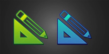 Siyah arkaplanda yeşil ve mavi üçgen cetvel ve kalem ikonu var. Düz sembol. Çizim ve eğitim araçları. Vektör.