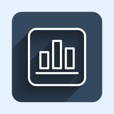 Beyaz çizgi pasta şeması bilgi simgesi uzun gölge arkaplanı ile izole edildi. Diyagram çizelgesi. Mavi kare düğme. Vektör.