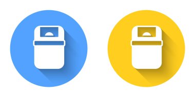 Beyaz Çöp kutusu simgesi uzun gölge arkaplanı ile izole edildi. Çöp kutusu tabelası. Sepet simgesini geri dönüştür. Ofis çöpü ikonu. Çember düğmesi. Vektör.